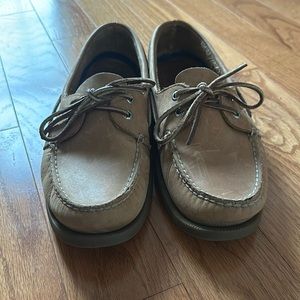 Mens used Sperry boat shoe.
